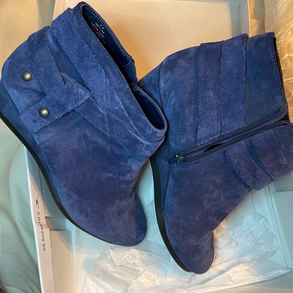 💙Nine West Suede Sz9 Ankle Booties💙 - Picture 3 of 6